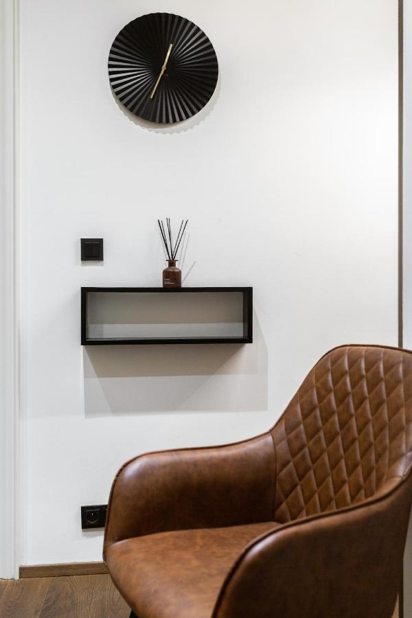 Luxury Riverside Apartment Prag